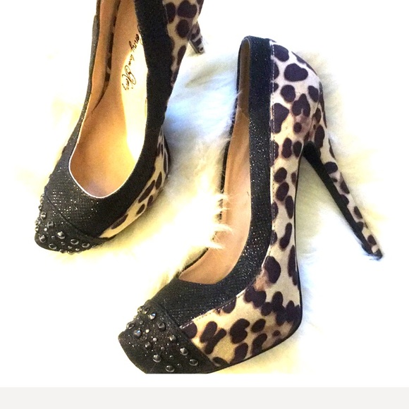 Penny Loves Kenny Leopard Pump/Heels - Picture 5 of 5